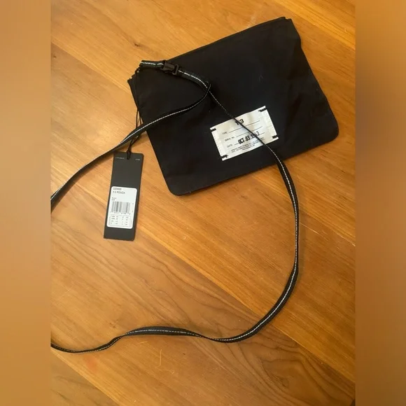 Y-3 black crossbody pouch brand new - Picture 2 of 3